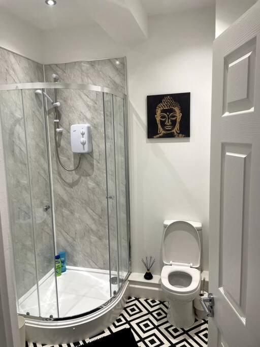 دربي #4Bs 1 Bed Serviced Apartment المظهر الخارجي الصورة