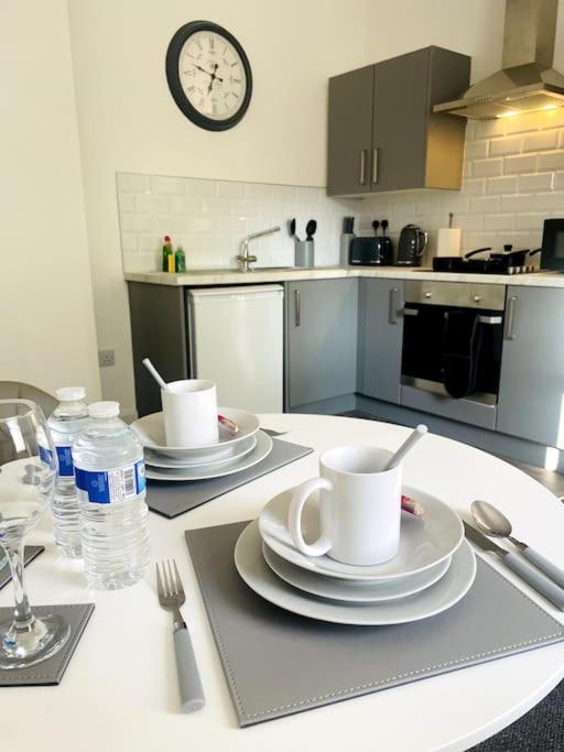 دربي #4Bs 1 Bed Serviced Apartment المظهر الخارجي الصورة