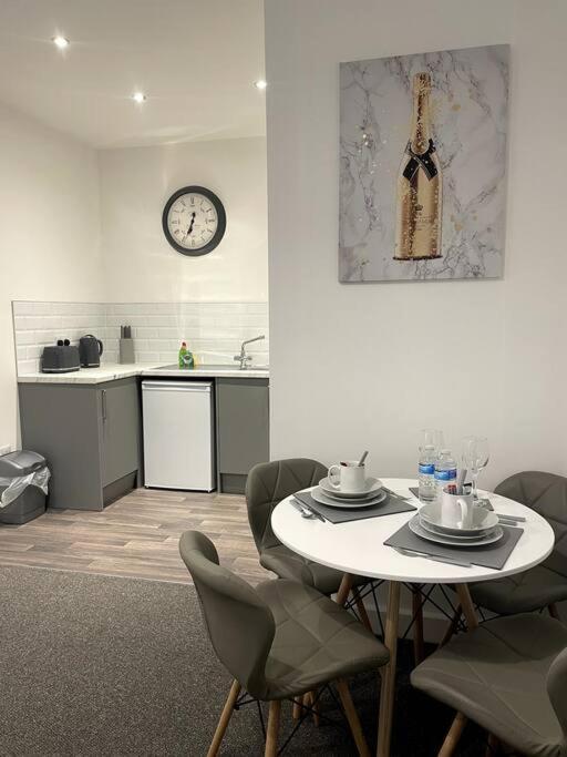 دربي #4Bs 1 Bed Serviced Apartment المظهر الخارجي الصورة