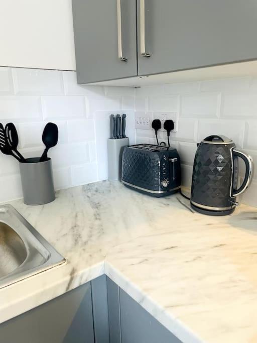 دربي #4Bs 1 Bed Serviced Apartment المظهر الخارجي الصورة