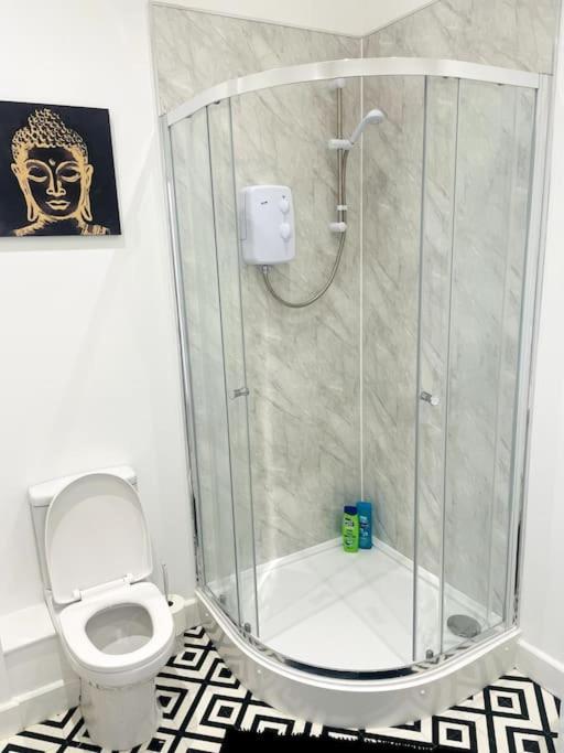 دربي #4Bs 1 Bed Serviced Apartment المظهر الخارجي الصورة