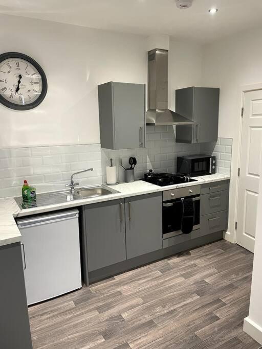 دربي #4Bs 1 Bed Serviced Apartment المظهر الخارجي الصورة